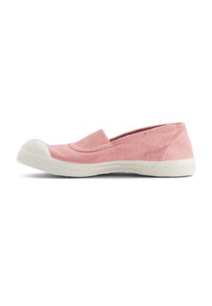 Chaussure à enfiler en toile rose avec semelle et bout en caoutchouc blanc, conçue pour un usage décontracté, vue du côté extérieur.