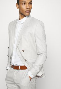 Isaac Dewhirst THE FASHION SUIT PEAK  - Κοστούμι - grey melange