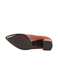 Scarpa con tacco alto in pelle marrone, con punta affusolata, dotata di tomaia liscia e suola in gomma texturizzata per una migliore aderenza.