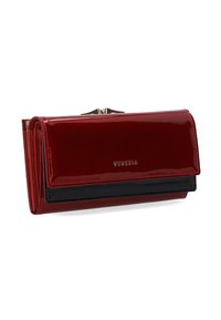 Rode en zwarte portemonnee van lakleer met een strak rechthoekig model, gouden beslag en het "VENEZIA"-logo dat op de voorkant is geperst.