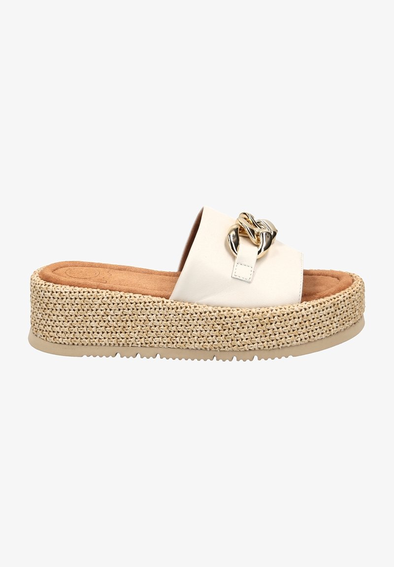 Sandale à plateforme avec semelle tissée beige, première de propreté rembourrée couleur noisette, lanière en cuir blanc et détail décoratif en chaîne dorée.