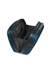 Blauwe harde carry-on koffer opengevouwen om de zwarte stoffen binnenkant te tonen met meerdere rits- en insteekvakjes en een uitschuifbare handgreep aan de zijkant.