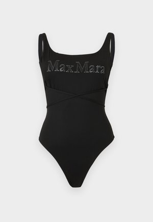 Fekete egyrészes fürdőruha vállpántokkal és a mellrészen hímzett „Max Mara” logóval, átfedéses részlettel a deréknál.