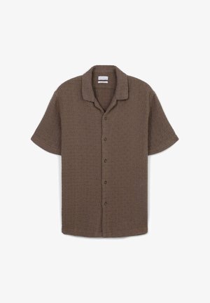 Camicia marrone a maniche corte con tessuto testurizzato, chiusura a bottoni e colletto alla francese. Presenta un motivo sottile e una vestibilità comoda.