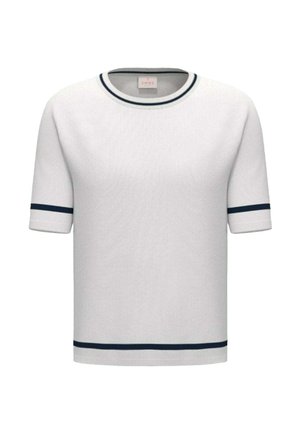 Maglia bianca a maniche corte in maglia con righe blu navy sul colletto, sui polsini delle maniche e sull'orlo, mostrata su uno sfondo uniforme.