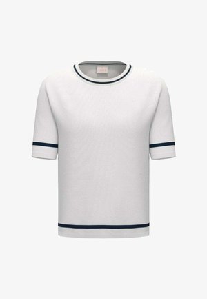 Maglia bianca a maniche corte in maglia con righe blu navy sul colletto, sui polsini delle maniche e sull'orlo, mostrata su uno sfondo uniforme.