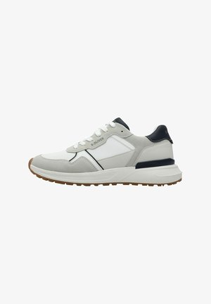 Men's sneakers made of white and grey leather with a textured finish, featuring a navy accent, padded collar, and rubber outsole.