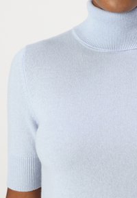 pure cashmere TURTLE NECK SHORT SLEEVE - Pulover - baby blue