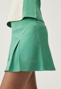 Born Living Yoga Urheiluhame - green