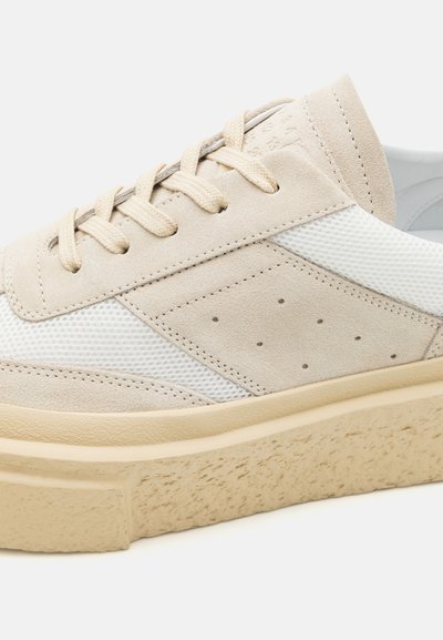 MM6 Maison Margiela Sportcipő - silver