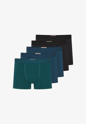 Pięć par męskich bokserków w różnych odcieniach: turkusowym, ciemnoniebieskim, granatowym oraz dwóch czarnych. Posiadają elastyczne pasy z logo.