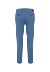 Pantalons en coton bleu avec une coupe slim, dotés de deux poches arrière avec boutons et d'une texture lisse. Fermeture éclair à l'avant.