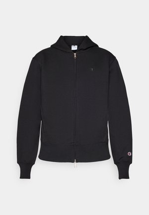 Felpa nera con zip realizzata in misto cotone. Presenta una zip frontale, tasche a marsupio, polsini a costine e logo ricamato sul lato sinistro del petto.