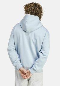 adidas Sportswear MIT LOGO - Felpa con cappuccio - rauchblau