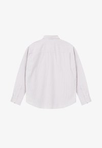 Rückansicht eines langärmligen Hemdes mit dünnen vertikalen grauen und weißen Streifen, mit spitzem Kragen und geknöpften Manschetten.