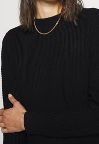s.Oliver Strickpullover - black