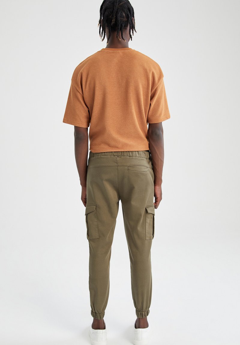 Herren Trainingsanzüge | DeFacto FIT Jogginghose khaki - WE38450 Herren Trainingsanzüge | DeFacto FIT Jogginghose khaki - WE38450