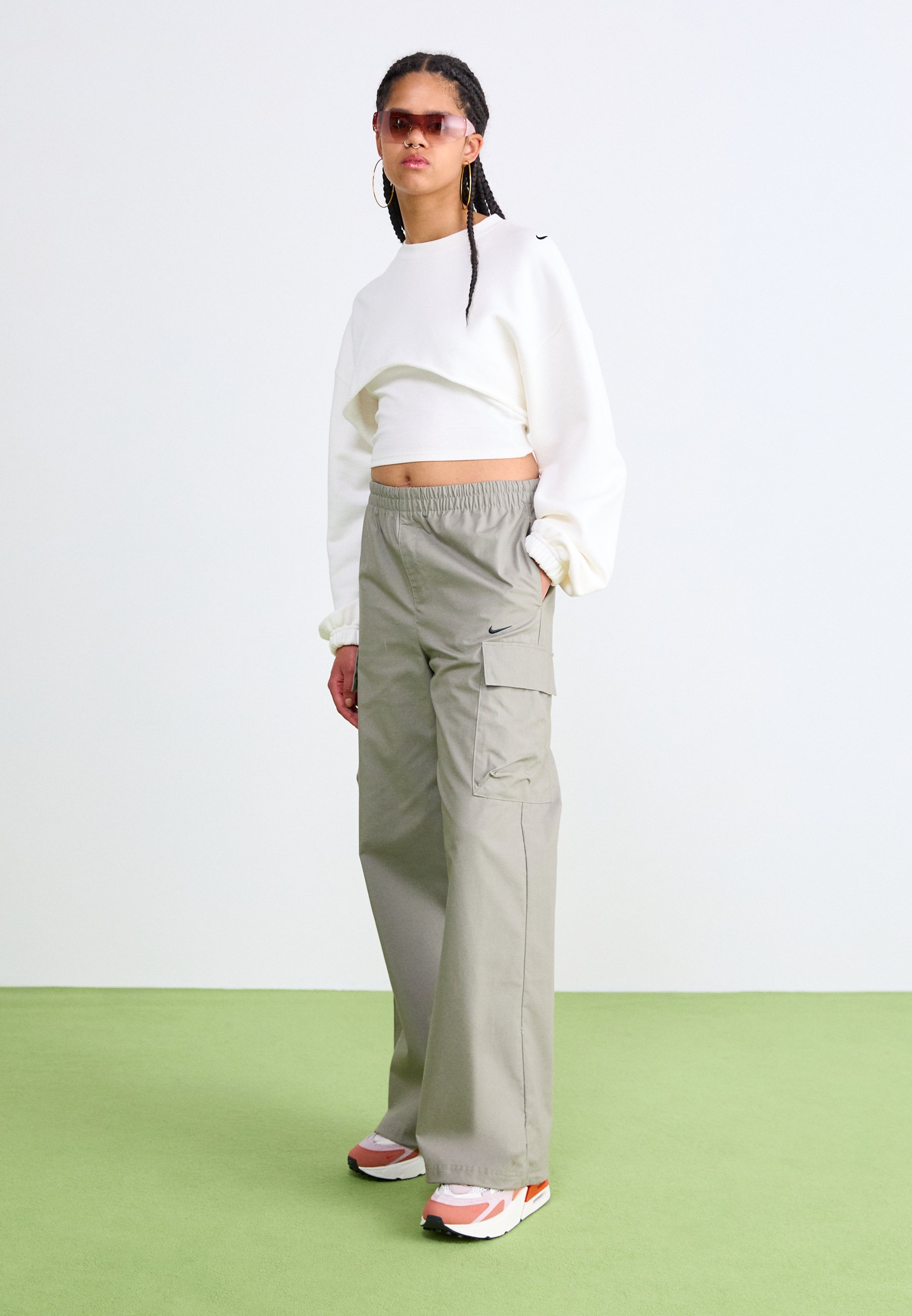 Nike Sportswear Cargo trousers - light army/black/khaki