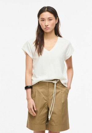 Rouge Edit OBERTEIL MIT KURZEN ÄRMELN ROUHANNA V-AUSSCHNITT - T-shirts basic - cloud dancer