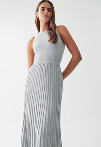 WILLA LYRIC - Gebreide jurk - light grey