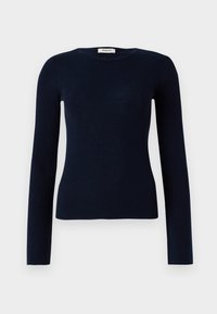 Pull en maille côtelée marine avec un col ras du cou et des manches longues, présentant une coupe ajustée et une texture douce. Étiquette visible au niveau du col.
