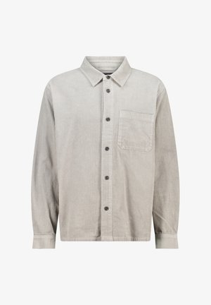 Camisa de pana de color gris claro con cuello abotonado, bolsillo frontal y botones negros. Presenta una textura de canal vertical y mangas largas.