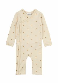 Beige bomullsoverall för baby med hjärtformade mönster, lång ärm, innesluten design, spetsdetaljer och knappar längs sidan för enkel påklädning.