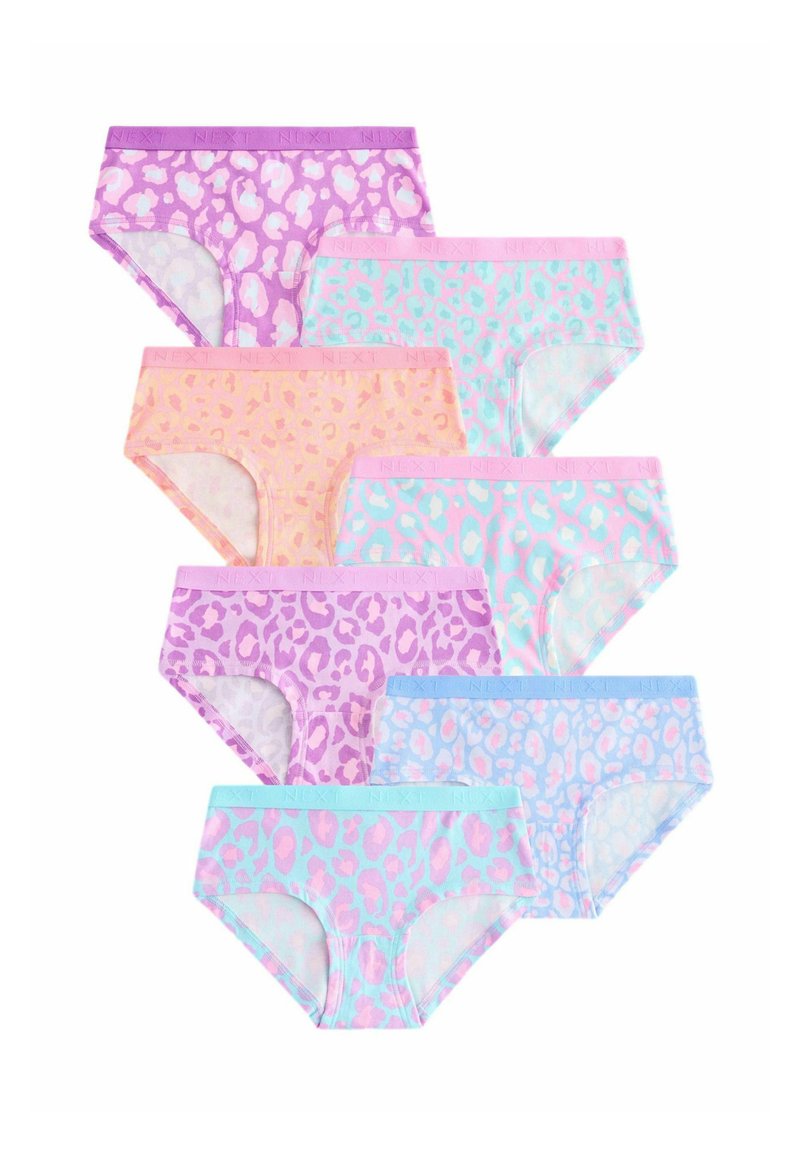 Set di sette paia di mutandine di cotone in viola, rosa e blu, con motivi leopardati e bande elastiche etichettate "NEXT."