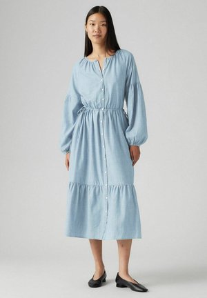 Himmelblaues, knielanges Kleid mit durchgehender Knopfleiste, rundem Ausschnitt und gerafftem elastischen Bund; verfügt über lange Puffärmel und einen geschichteten Rock.