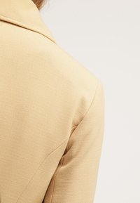Miss Selfridge Cappotto classico - camel