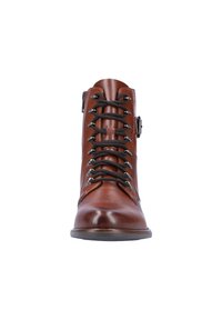 Bottines en cuir marron à lacets avec une finition lisse, présentant des œillets en métal, des lacets marron foncé et un accent de boucle sur le côté.