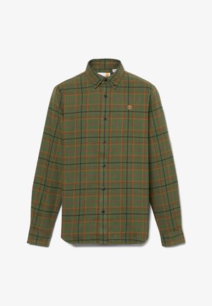 Camisa de franela verde con un patrón a cuadros en marrón y negro. Cuenta con un cierre frontal de botones y un pequeño logo en el bolsillo del pecho.