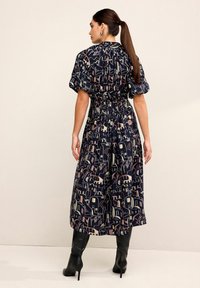 Next PUFF SLEEVE MIDI - REGULAR FIT - Skjortekjole - navy blue scene print