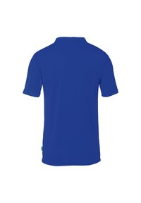 Blauwe polo shirt, korte mouwen, gladde textuur, klassieke kraag, geen zichtbare patronen, relaxte fit, met een klein groen label aan de onderzijde links.