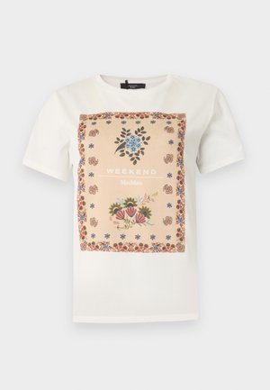 T-shirt blanc à manches courtes avec un panneau floral beige présentant des fleurs bleues et roses et le texte "WEEKEND Max Mara" centré sur le devant.