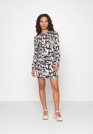 ONLY Petite ONLGRID LUA O NECK DRESS - Φόρεμα σε ίσια γραμμή - black
