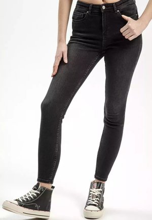 - Jeansy Skinny Fit