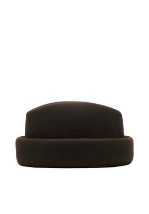 Chapeau arrondi brun foncé avec un large bord roulé et une texture lisse semblable au feutre sur fond blanc.
