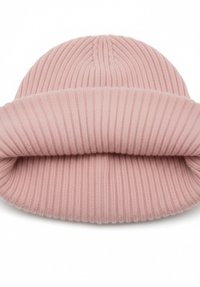 Roze gebreide muts met een geribbelde structuur, voorzien van een omgeklapte rand en gemaakt van zacht, flexibel materiaal, geschikt voor casual gebruik.