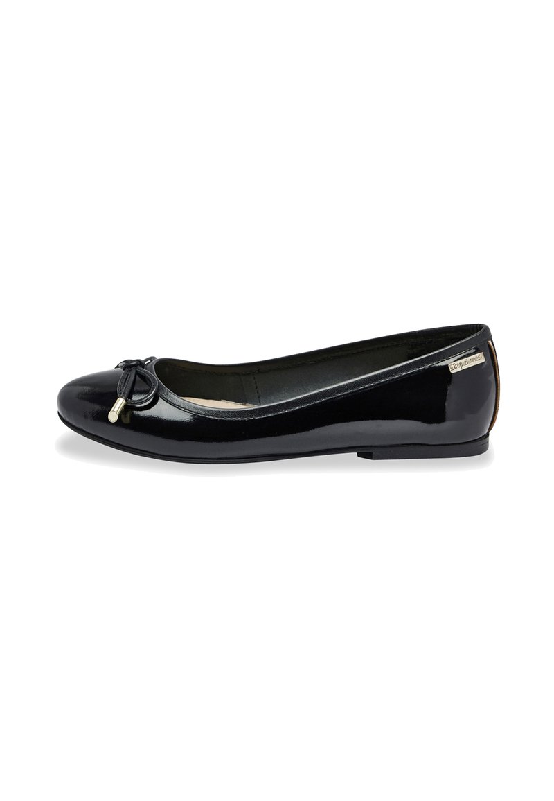 Ballerine in vernice nera con punta arrotondata, dettaglio decorativo a forma di fiocco sulla parte anteriore e un piccolo accento metallico sul tallone.