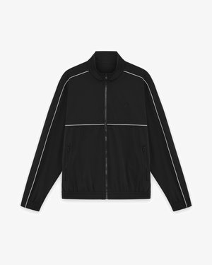 Fekete cipzáros szabadidődzseki fehér csíkozással az ujjain és a mellkason, elasztikus mandzsettákkal és szegéllyel, valamint cipzáras zsebekkel mindkét oldalon.