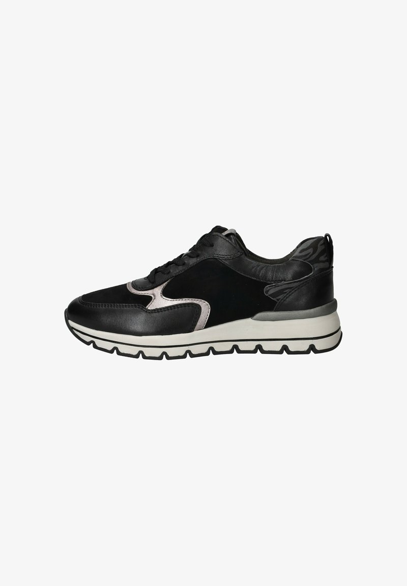 Zapatilla de cuero negro con acentos grises, punta redondeada, diseño con cordones, suela acolchada y panel lateral texturizado para mayor agarre.