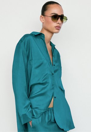 Massimo Dutti, FLOWING SATIN SHIRT WITH POCKETS - Skjortebluser - evergreen