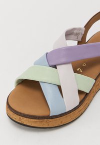 Thumbnail Image 9
