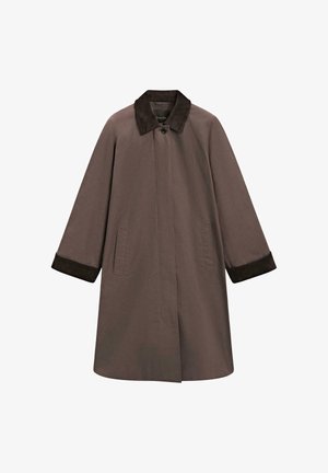 Manteau marron avec un col en velours côtelé, des manches longues et des poches latérales. Design uni avec une coupe décontractée et un minimum de détails.