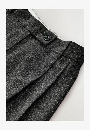 Grå strukturerade byxor med rak front, som har en enkel knappstängning och veck, tillverkade av en blandning av fibrer för en avslappnad men ändå sofistikerad look.