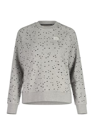 Grå sweatshirt med lange ærmer med små sorte hjerte mønstre og en lille rektangulær logo-patch på den øverste venstre brystområde.