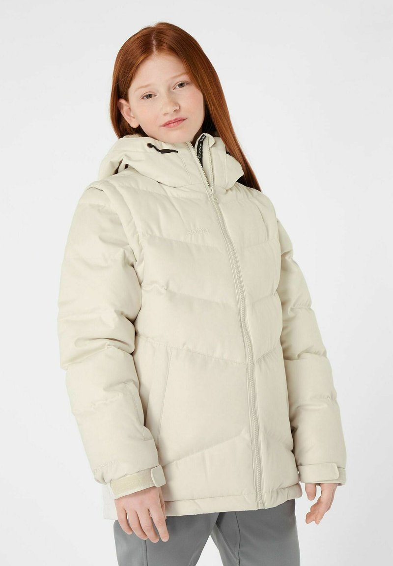 Hellbeige Pufferjacke mit abnehmbarem Kapuzen, Reißverschluss und gerippten Bündchen. Besitzt ein horizontales Steppmuster und ein Logo auf der Brust.