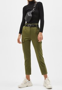 Bershka Cargobroek - khaki