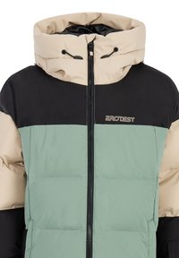 Farbig abgetrennte Daunenjacke mit schwarzem Oberteil, hellbraunem Kapuzenbereich und mintgrünem unteren Abschnitt. Reißverschluss vorne mit Logo-Akzent auf der Brust.